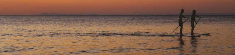 Zwei gesunde Stand Up Paddler